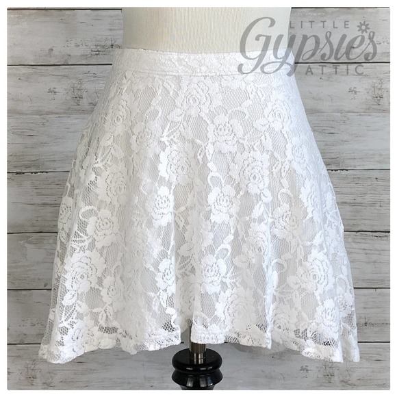 **TAKING DOWN** Abercrombie & Fitch Lace Mini Skirt - Picture 10 of 10